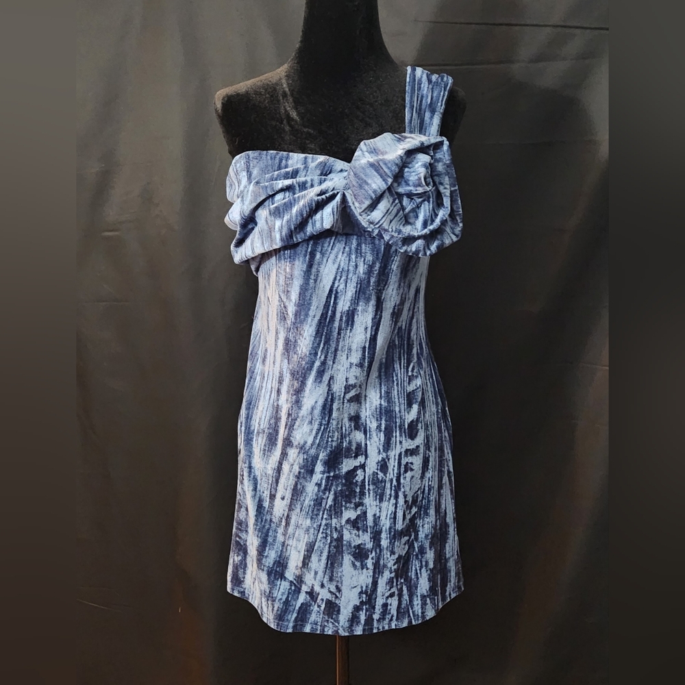 Urban Outfitters Dahlia Rosette Velvet Mini Dress - Picture 2 of 16